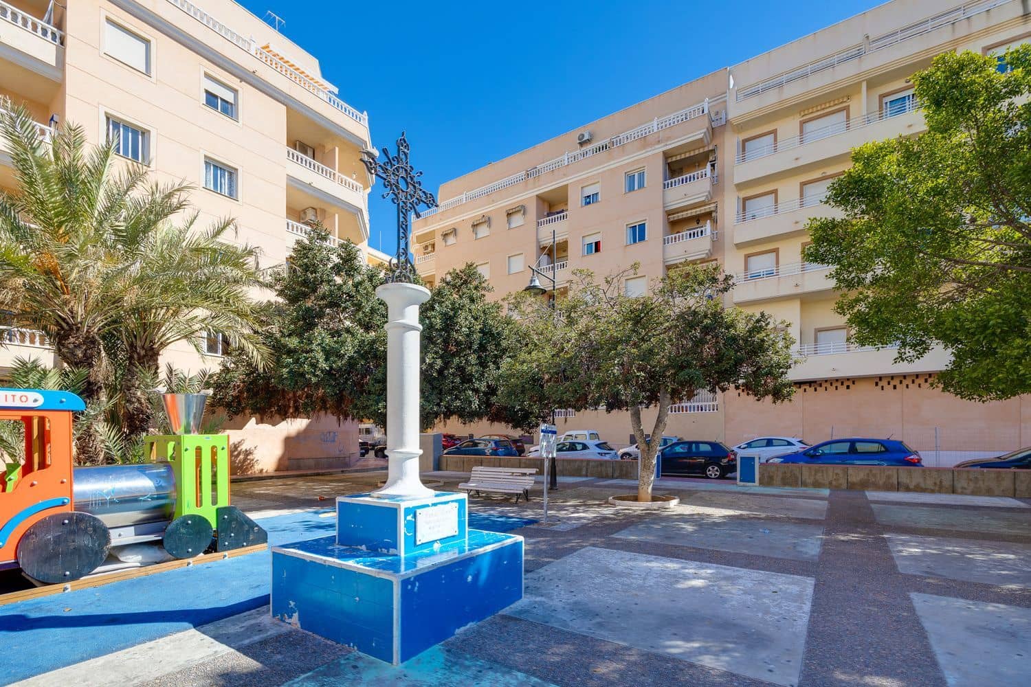 2 slaapkamer Appartement te koop in Torrevieja met zwembad garage - € 119.900 (Ref: 8901971)