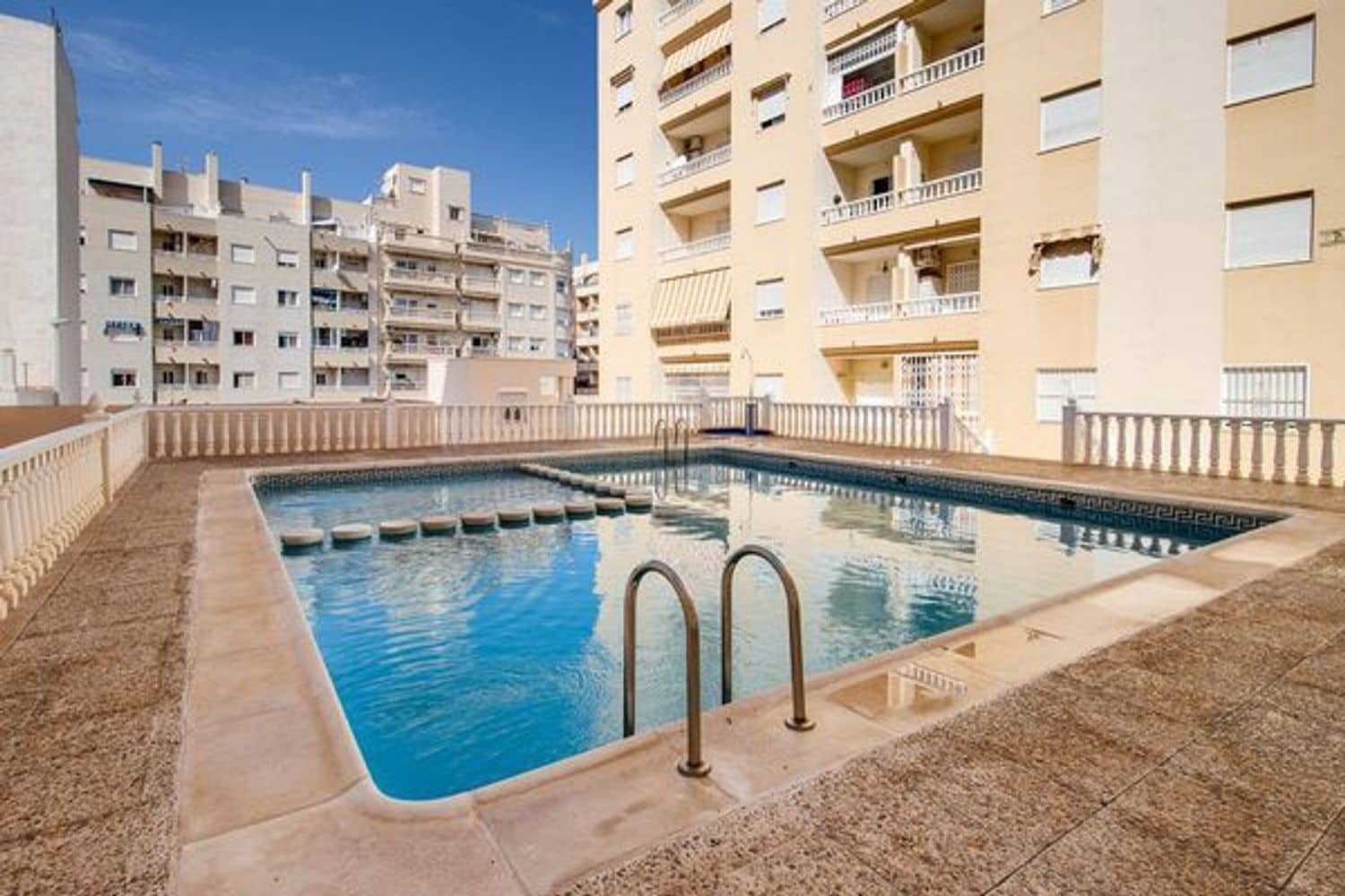 2 slaapkamer Appartement te koop in Torrevieja met zwembad garage - € 119.900 (Ref: 8901971)