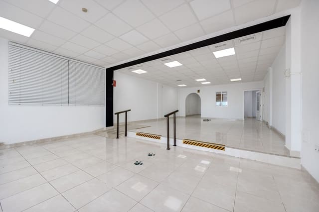 Business for sale in Los Frutales, Torrevieja - € 350,000 (Ref: 8902948)