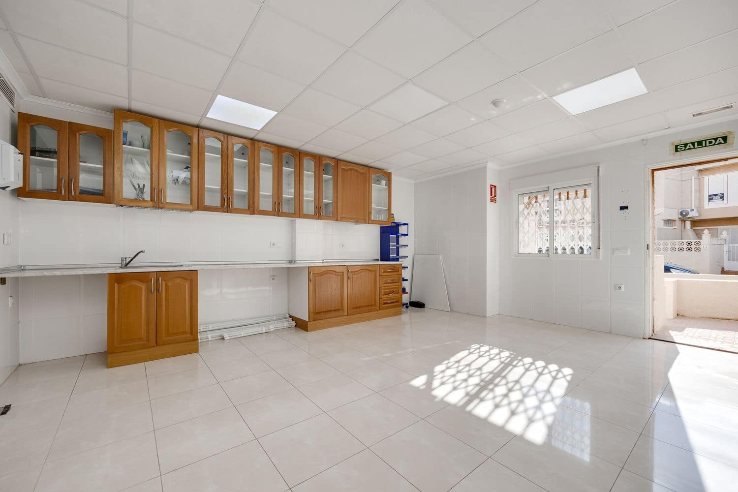 Bedrijf te koop in Torrevieja - € 350.000 (Ref: 8902948)