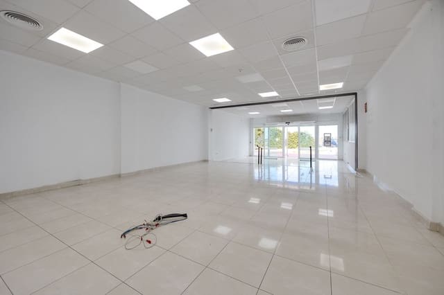 Business for sale in Los Frutales, Torrevieja - € 350,000 (Ref: 8902948)