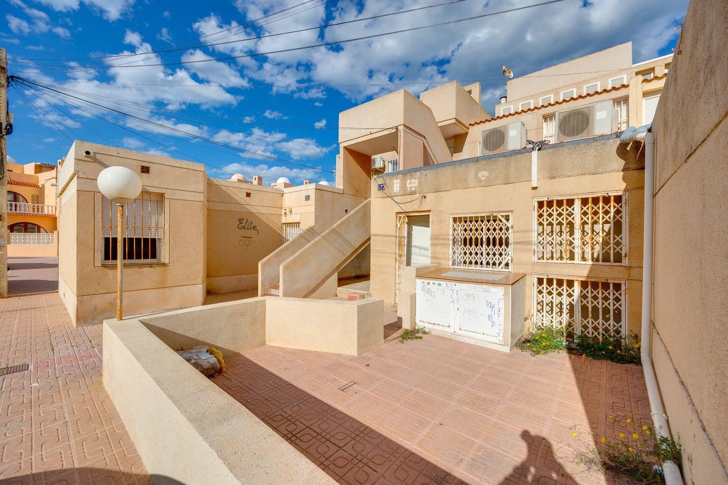 Bedrijf te koop in Torrevieja - € 350.000 (Ref: 8902948)