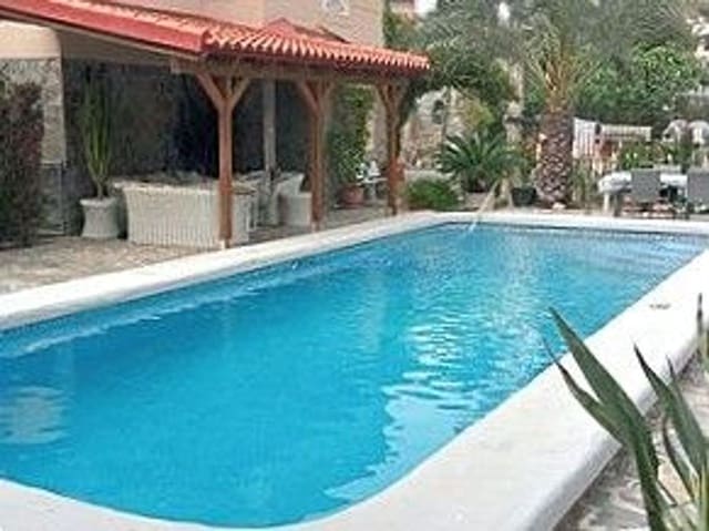 4 soveværelse Villa til salg i Coveta Fuma, El Campello med swimmingpool garage - € 840.000 (Ref: 8925471)