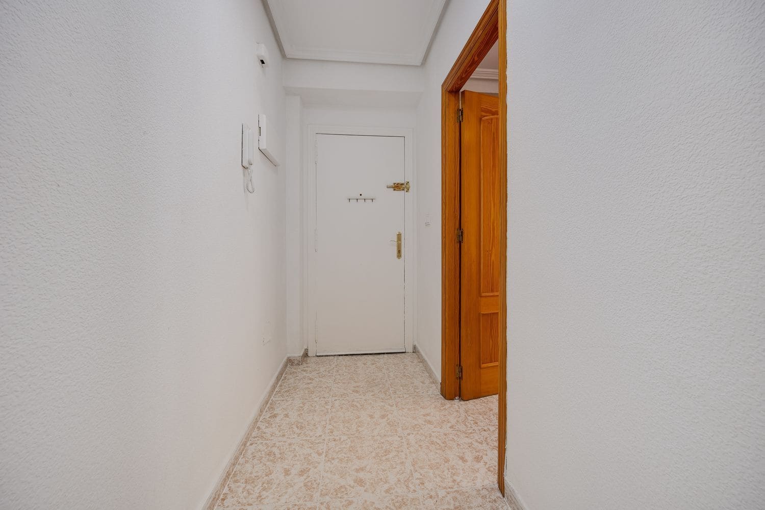 2 soveværelse Lejlighed til salg i Torrevieja med garage - € 139.900 (Ref: 9006693)