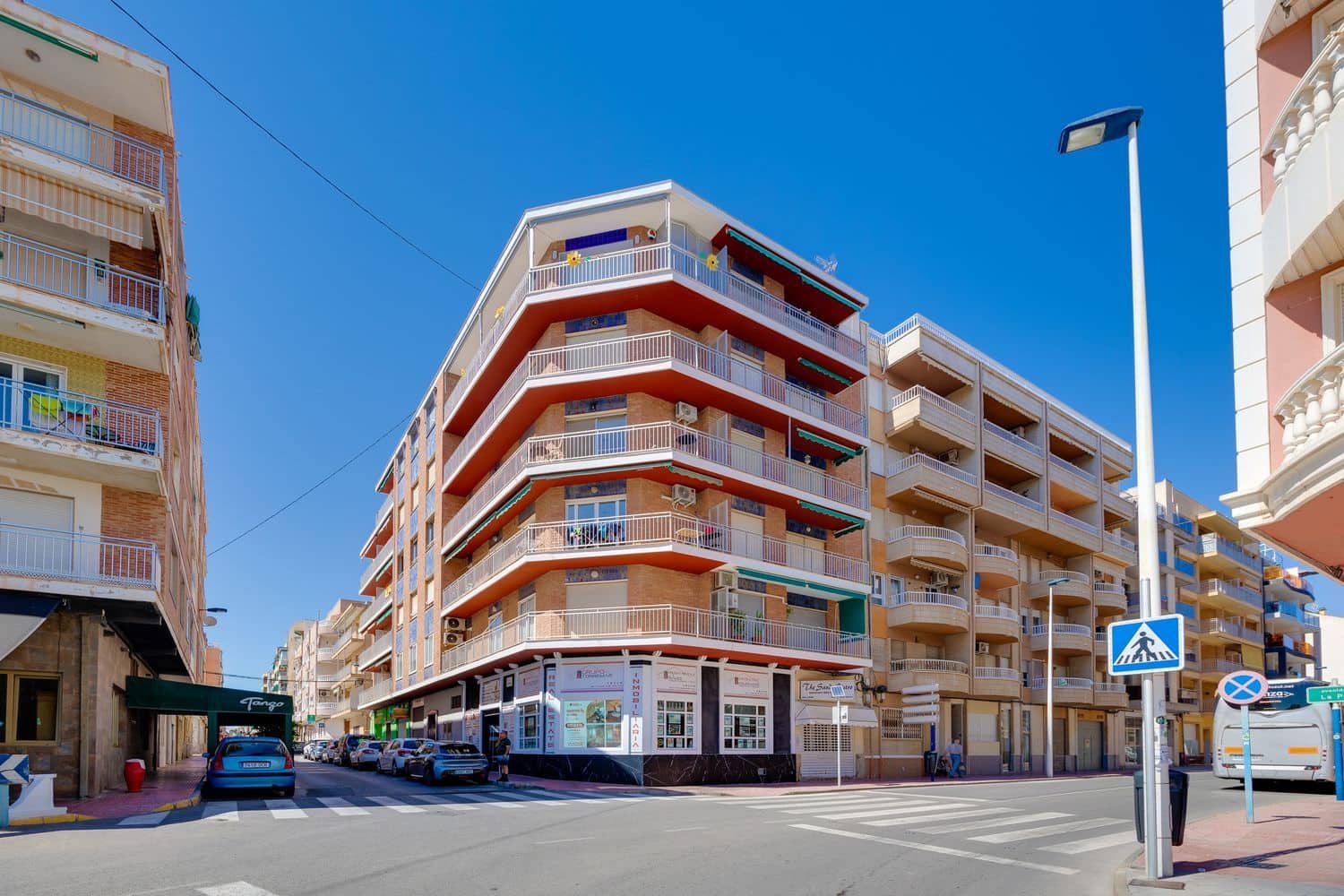 3 soveværelse Lejlighed til salg i Torrevieja med garage - € 179.000 (Ref: 9016770)