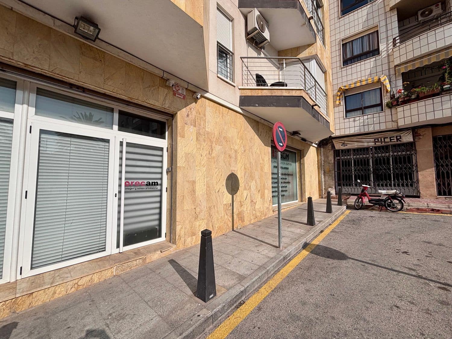 Business for sale in Torrevieja - € 190,000 (Ref: 9036392)