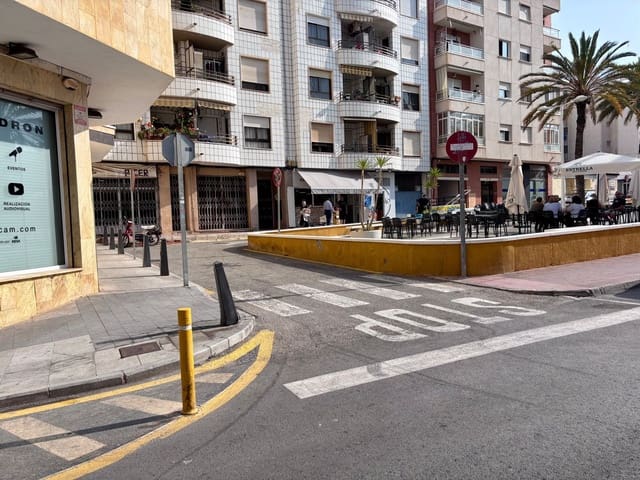 Business for sale in Puerto Deportivo, Torrevieja - € 190,000 (Ref: 9036392)