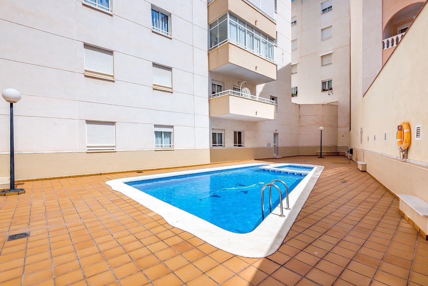 2 soveværelse Lejlighed til salg i Torrevieja med swimmingpool garage - € 134.900 (Ref: 9074657)