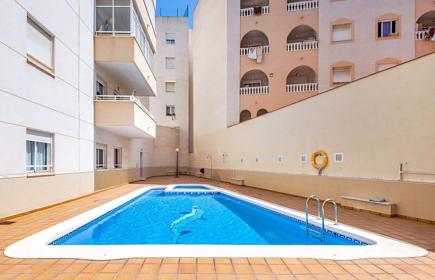 2 soveværelse Lejlighed til salg i Torrevieja med swimmingpool garage - € 134.900 (Ref: 9074657)
