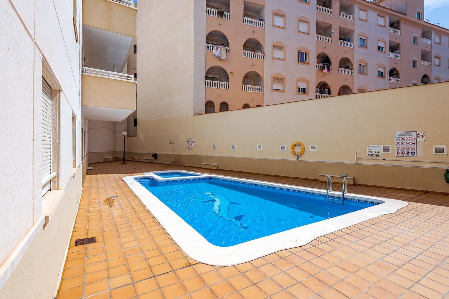 2 soveværelse Lejlighed til salg i Torrevieja med swimmingpool garage - € 134.900 (Ref: 9074657)
