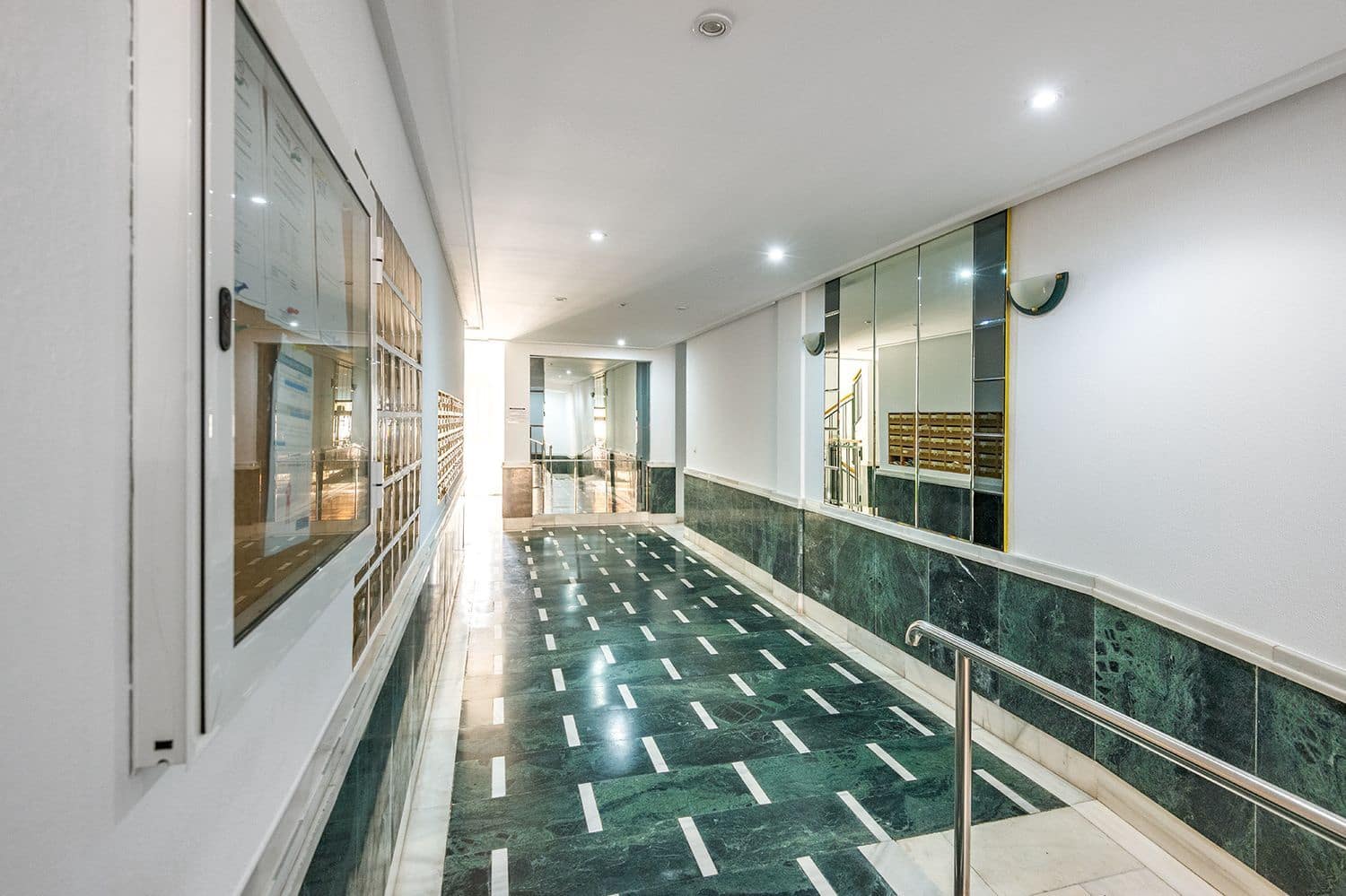 2 soveværelse Lejlighed til salg i Torrevieja med swimmingpool garage - € 134.900 (Ref: 9074657)