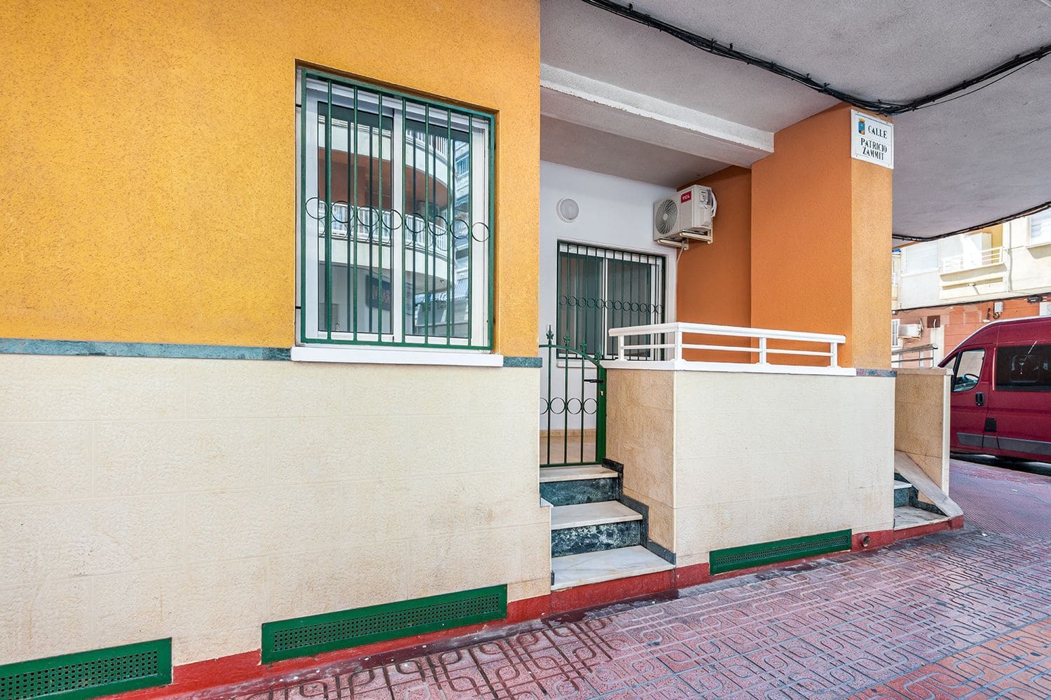 2 soveværelse Lejlighed til salg i Torrevieja med swimmingpool garage - € 134.900 (Ref: 9074657)