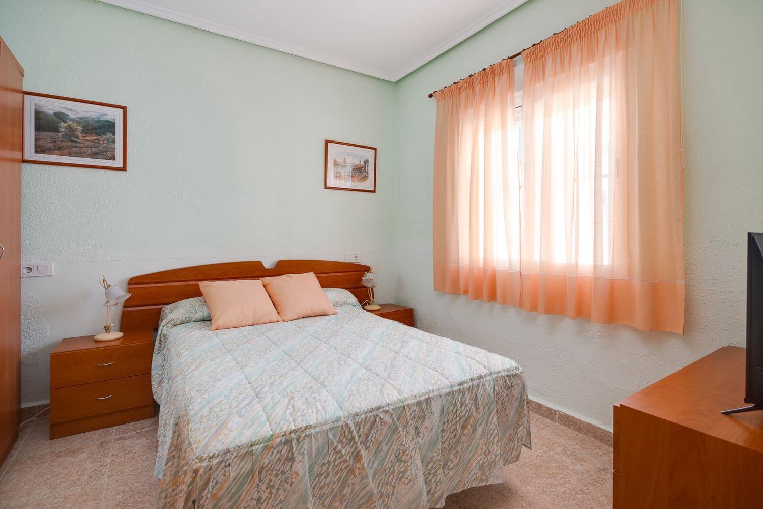 Casa de 2 habitaciones en Torrevieja en venta con garaje - 98.000 € (Ref: 9095915)