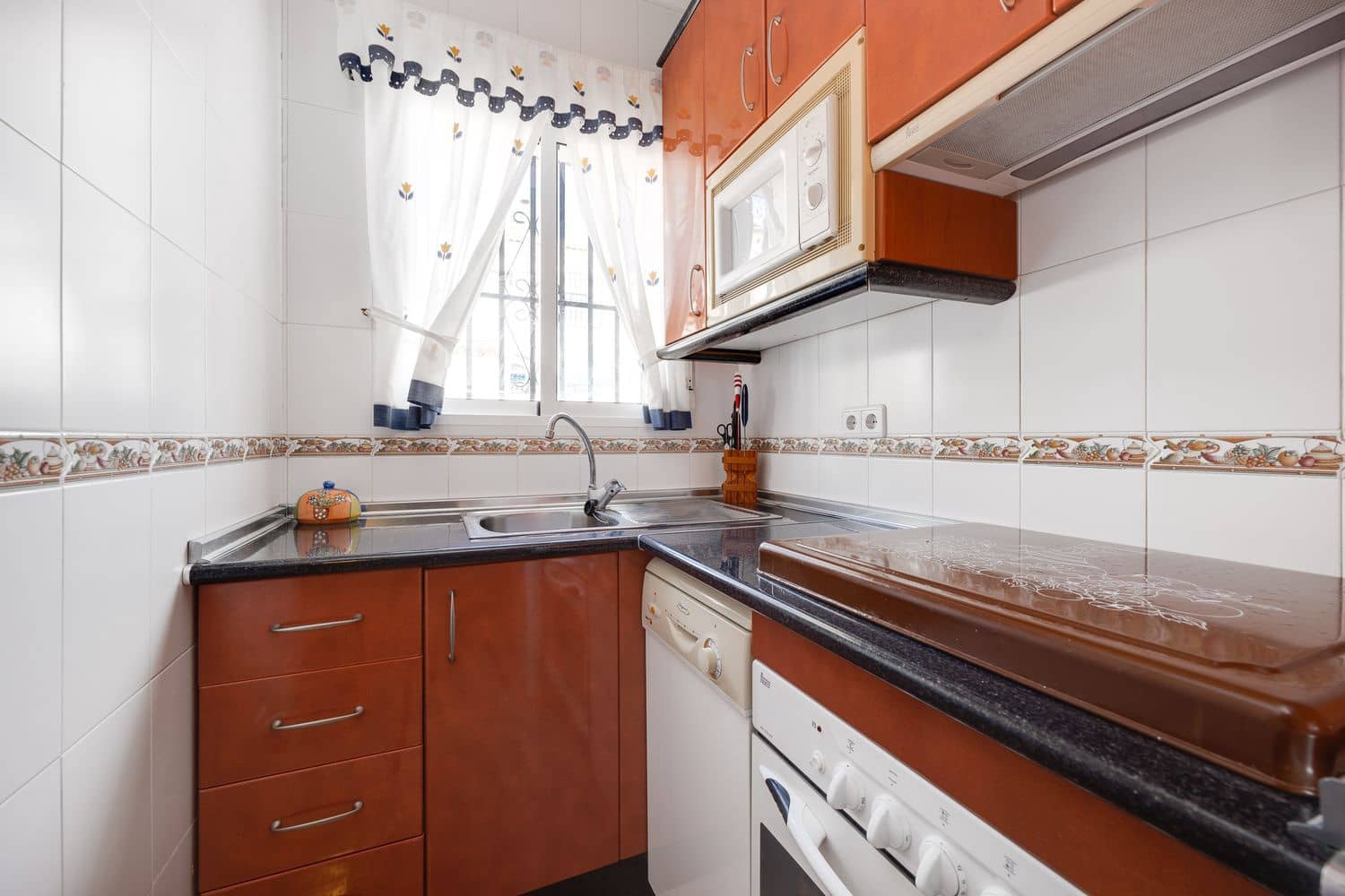 Casa de 2 habitaciones en Torrevieja en venta con garaje - 98.000 € (Ref: 9095915)