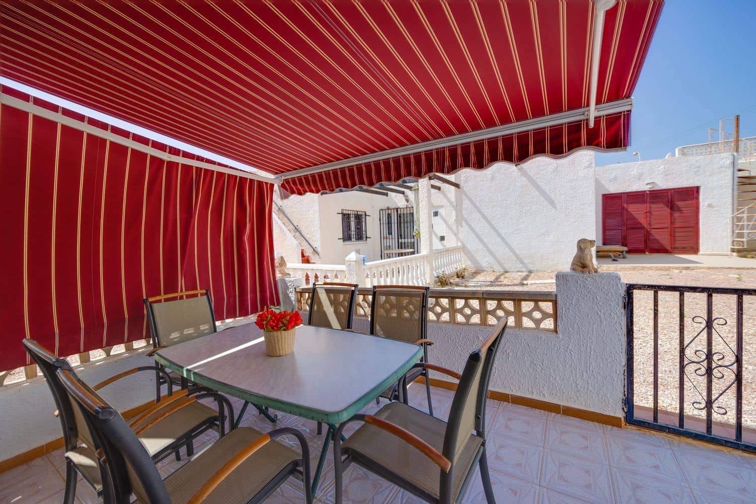 Casa de 2 habitaciones en Torrevieja en venta con garaje - 98.000 € (Ref: 9095915)