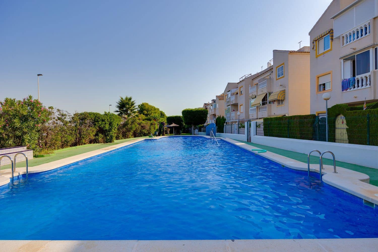 2 makuuhuone Huoneisto myytävänä paikassa Torrevieja mukana uima-altaan 
autotalli - 127 000 € (Ref: 9185021)