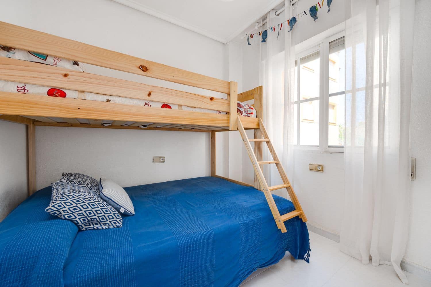 2 makuuhuone Huoneisto myytävänä paikassa Torrevieja mukana uima-altaan 
autotalli - 127 000 € (Ref: 9185021)