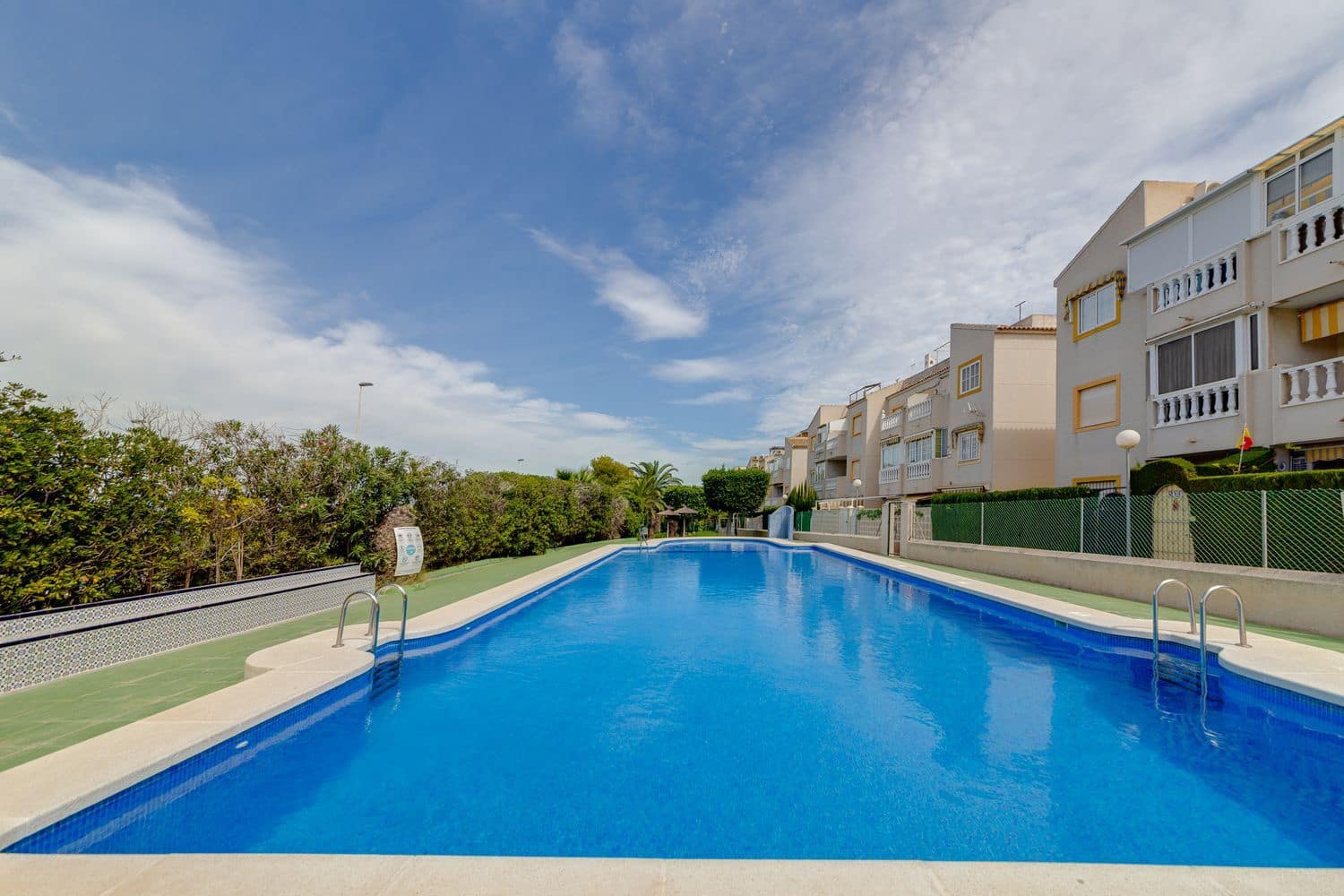 2 makuuhuone Huoneisto myytävänä paikassa Torrevieja mukana uima-altaan 
autotalli - 127 000 € (Ref: 9185021)