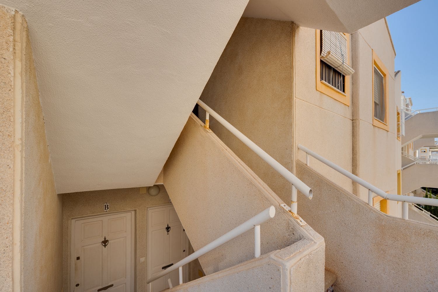 2 makuuhuone Huoneisto myytävänä paikassa Torrevieja mukana uima-altaan 
autotalli - 127 000 € (Ref: 9185021)