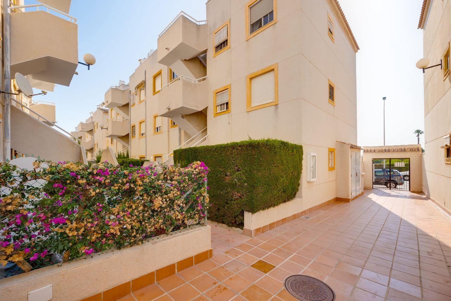 2 makuuhuone Huoneisto myytävänä paikassa Torrevieja mukana uima-altaan 
autotalli - 127 000 € (Ref: 9185021)