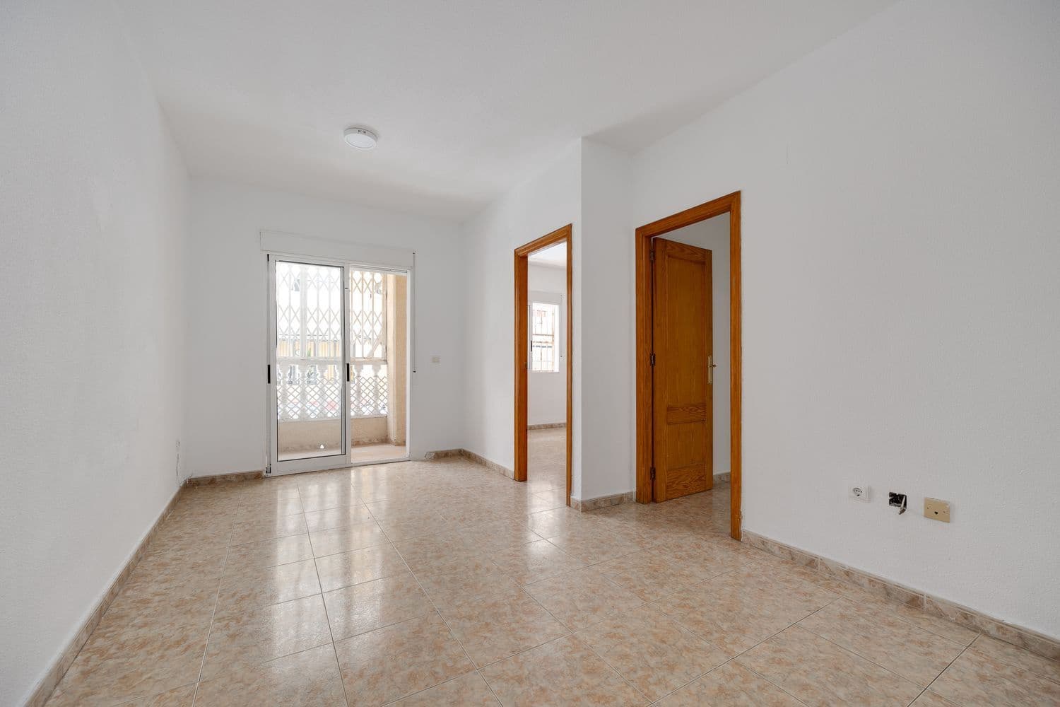Apartamento de 2 habitaciones en Torrevieja en venta con garaje - 120.000 € (Ref: 9187964)
