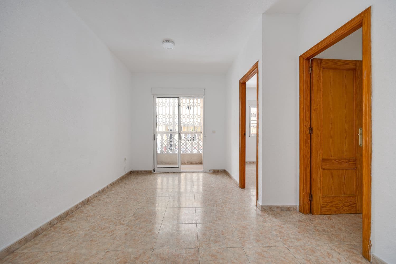 Apartamento de 2 habitaciones en Torrevieja en venta con garaje - 120.000 € (Ref: 9187964)