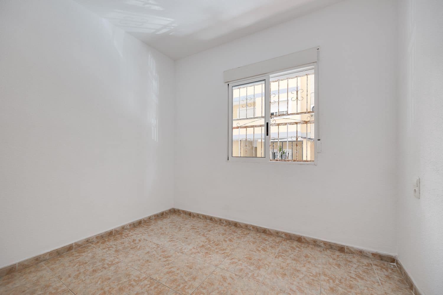 Apartamento de 2 habitaciones en Torrevieja en venta con garaje - 120.000 € (Ref: 9187964)