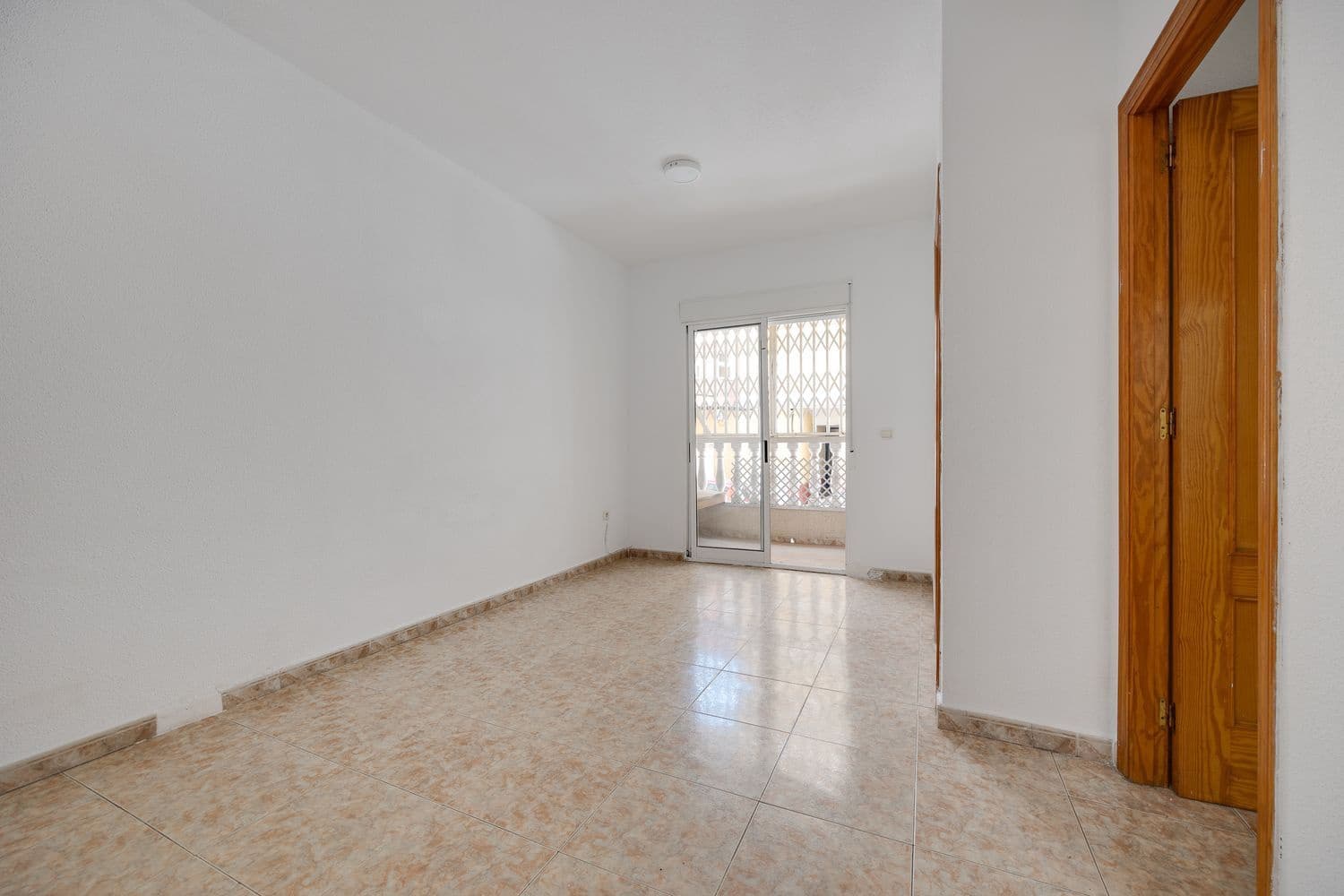 Apartamento de 2 habitaciones en Torrevieja en venta con garaje - 120.000 € (Ref: 9187964)