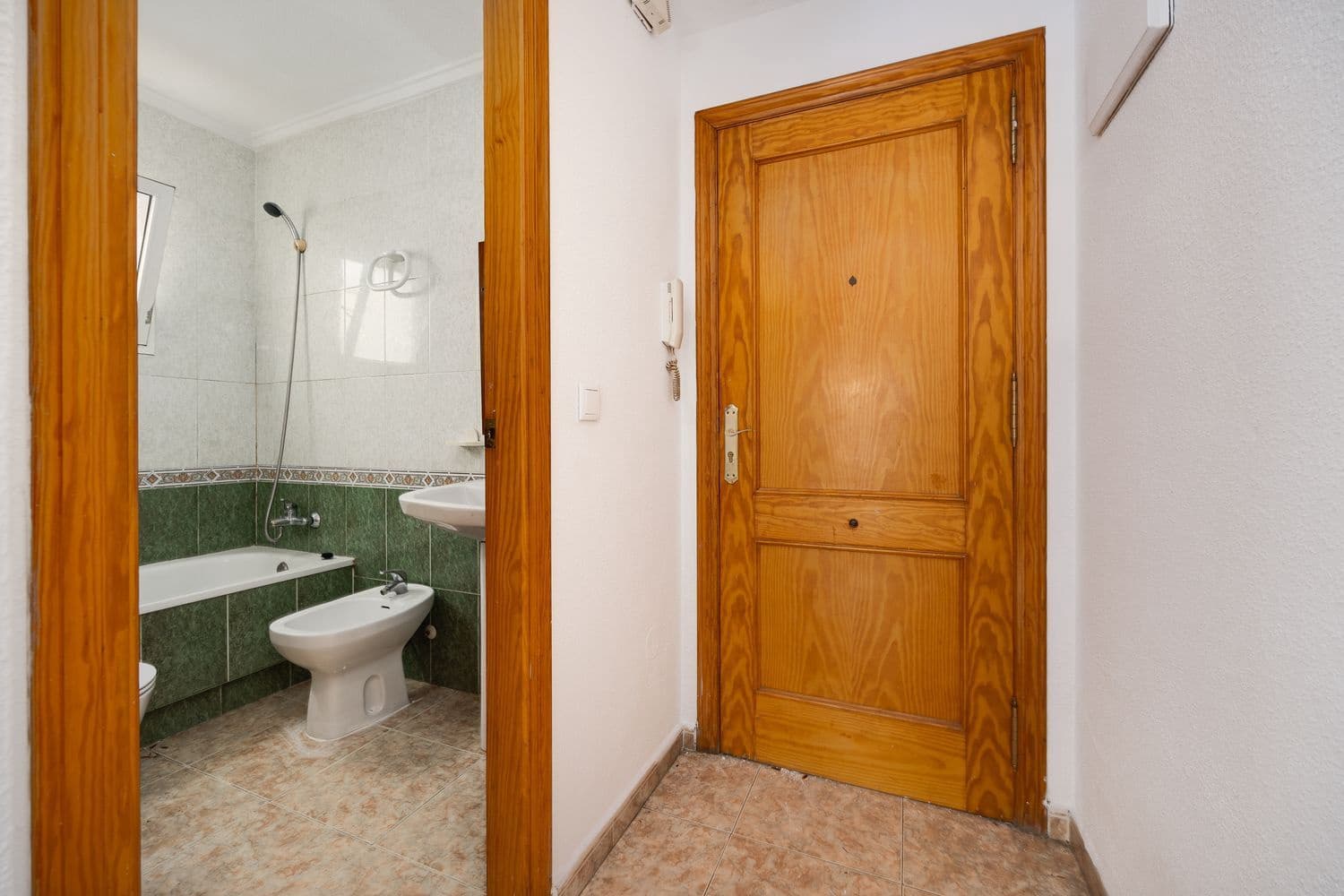 Apartamento de 2 habitaciones en Torrevieja en venta con garaje - 120.000 € (Ref: 9187964)