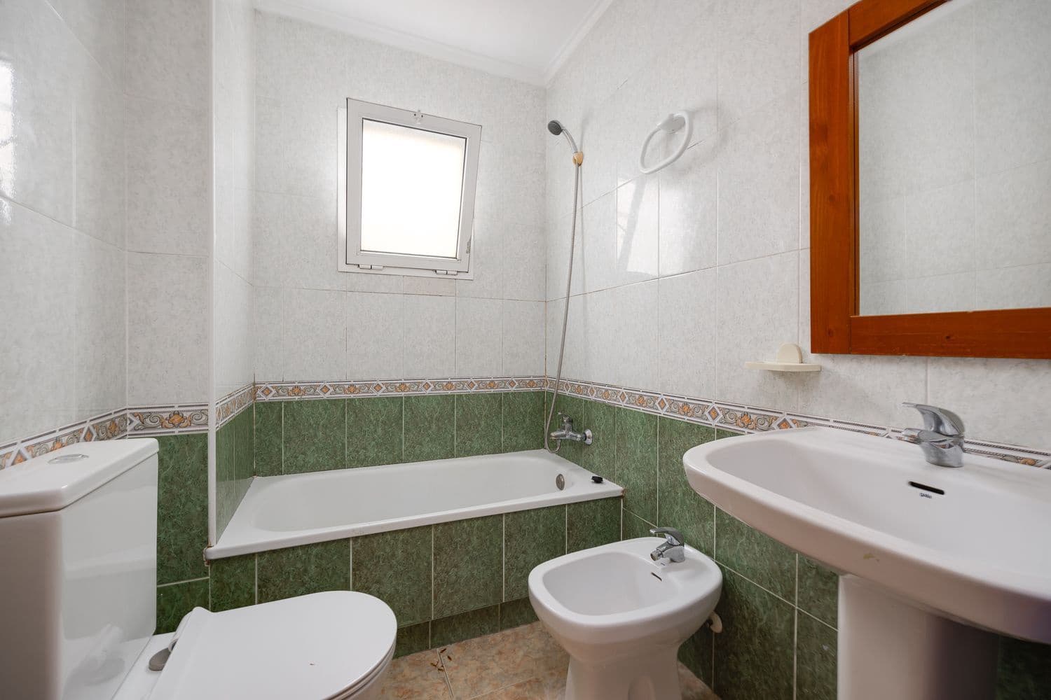 Apartamento de 2 habitaciones en Torrevieja en venta con garaje - 120.000 € (Ref: 9187964)