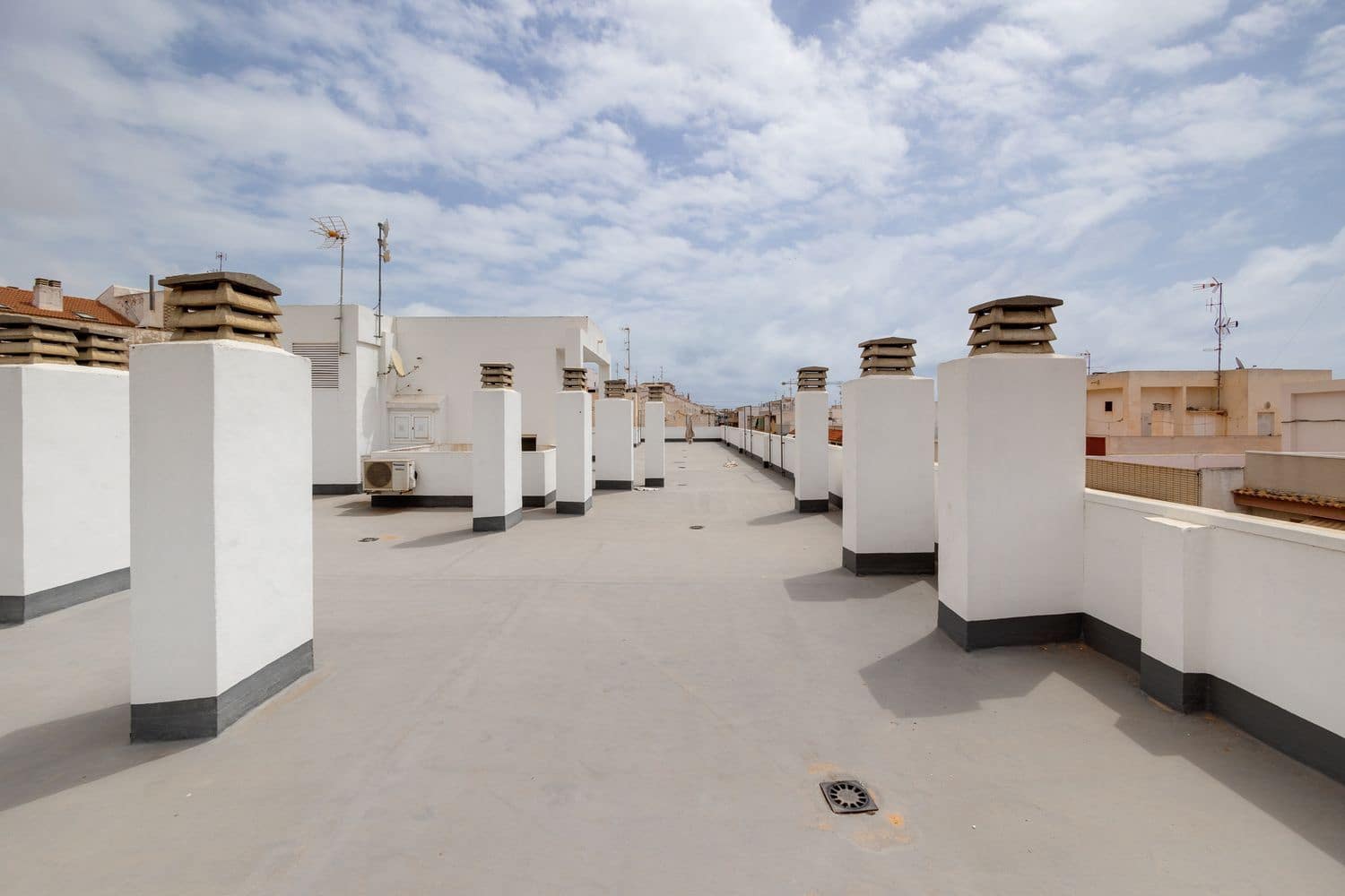 Apartamento de 2 habitaciones en Torrevieja en venta con garaje - 120.000 € (Ref: 9187964)