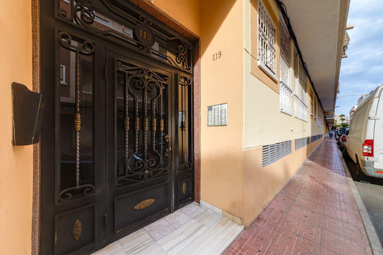 Apartamento de 2 habitaciones en Torrevieja en venta con garaje - 120.000 € (Ref: 9187964)