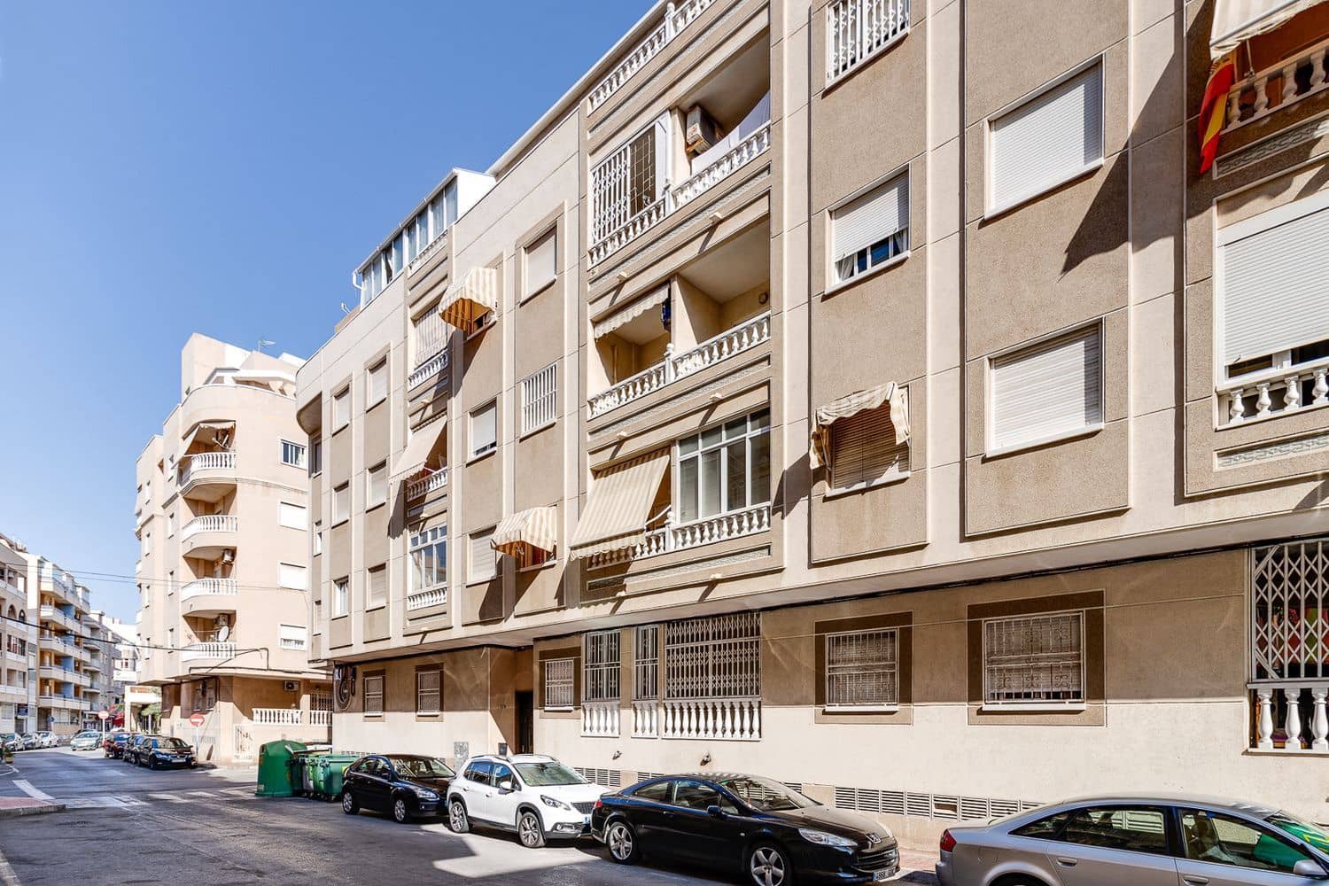Apartamento de 2 habitaciones en Torrevieja en venta con garaje - 120.000 € (Ref: 9187964)