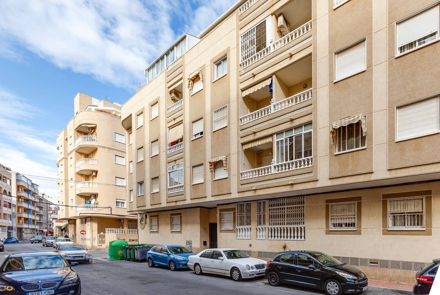 Apartamento de 2 habitaciones en Torrevieja en venta con garaje - 120.000 € (Ref: 9187964)