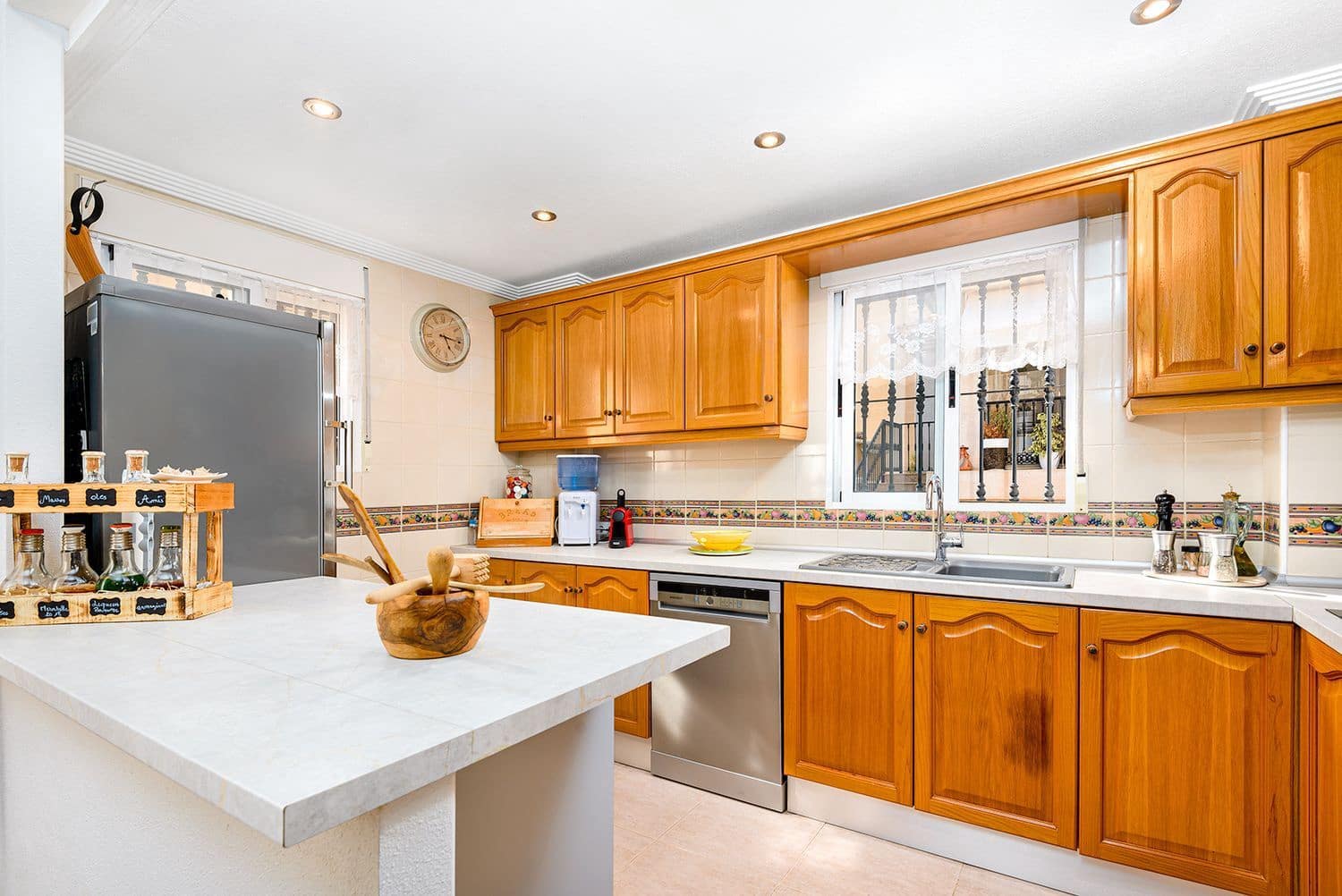 4 bedroom Villa for sale in Orihuela Costa with pool garage - € 349,900 (Ref: 9206172)