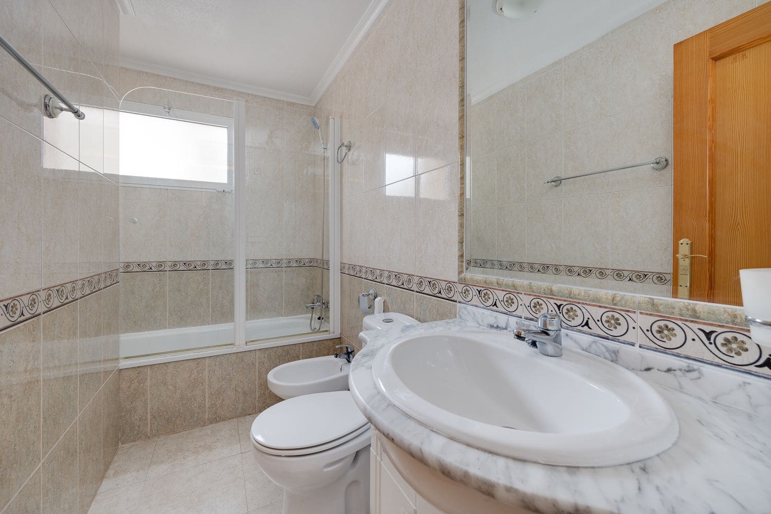 2 chambre Appartement à vendre à Torrevieja avec piscine garage - 143 000 € (Ref: 9226104)