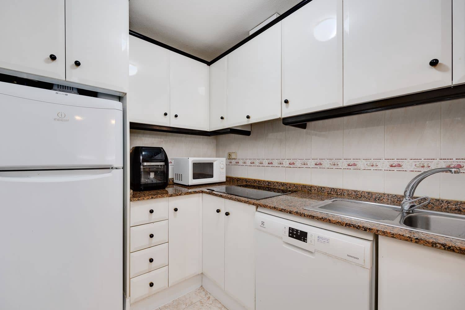 Apartamento para venda em Torrevieja com piscina garagem - 83 000 € (Ref: 9232108)