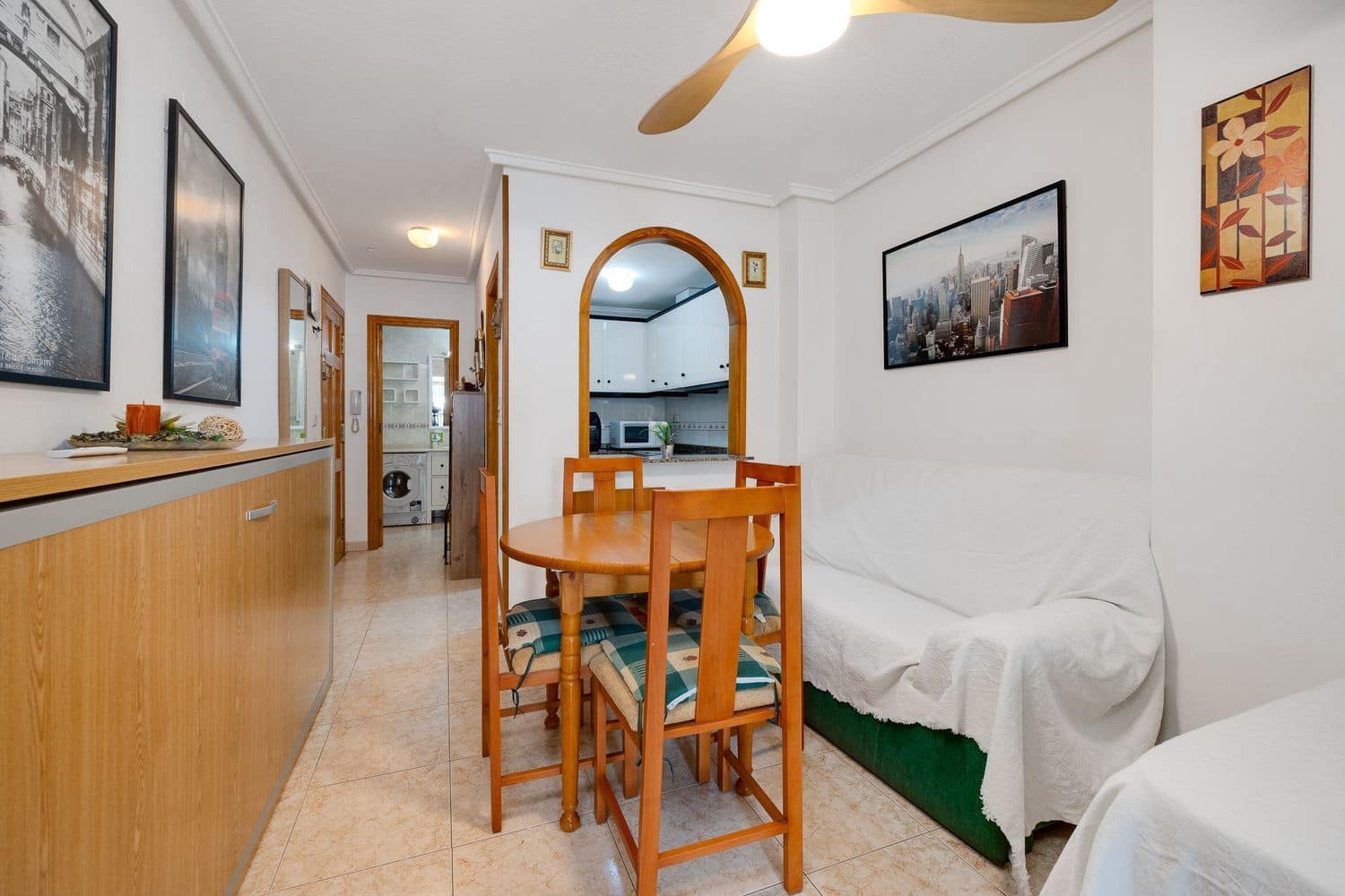 Apartamento para venda em Torrevieja com piscina garagem - 83 000 € (Ref: 9232108)