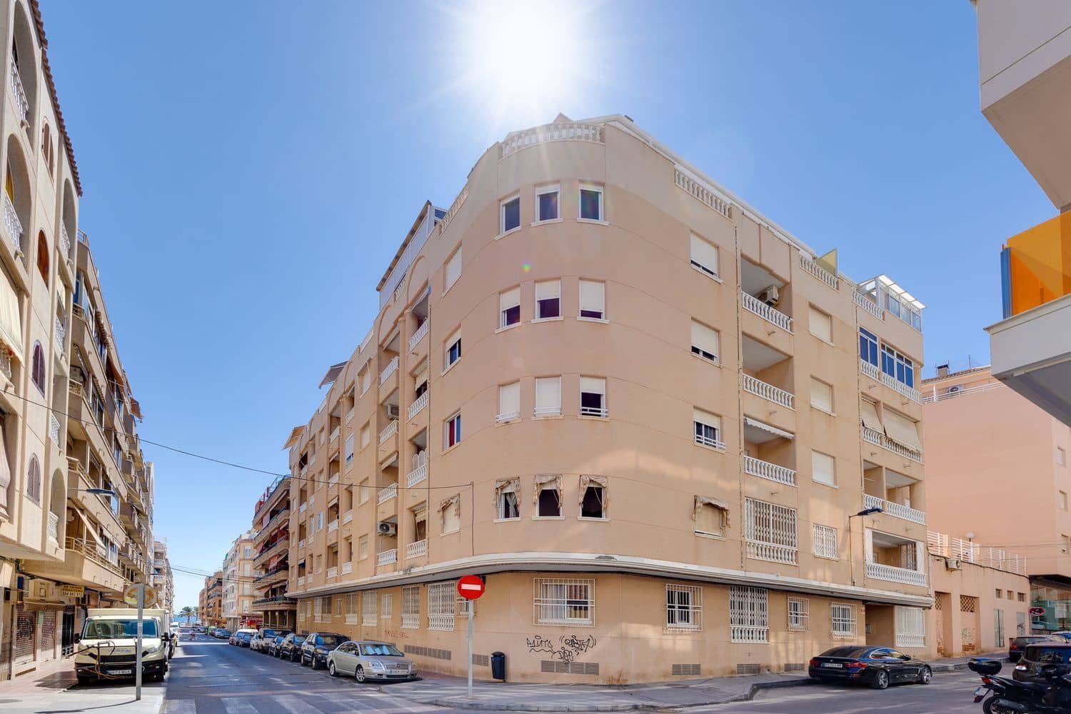 Apartamento para venda em Torrevieja com piscina garagem - 83 000 € (Ref: 9232108)