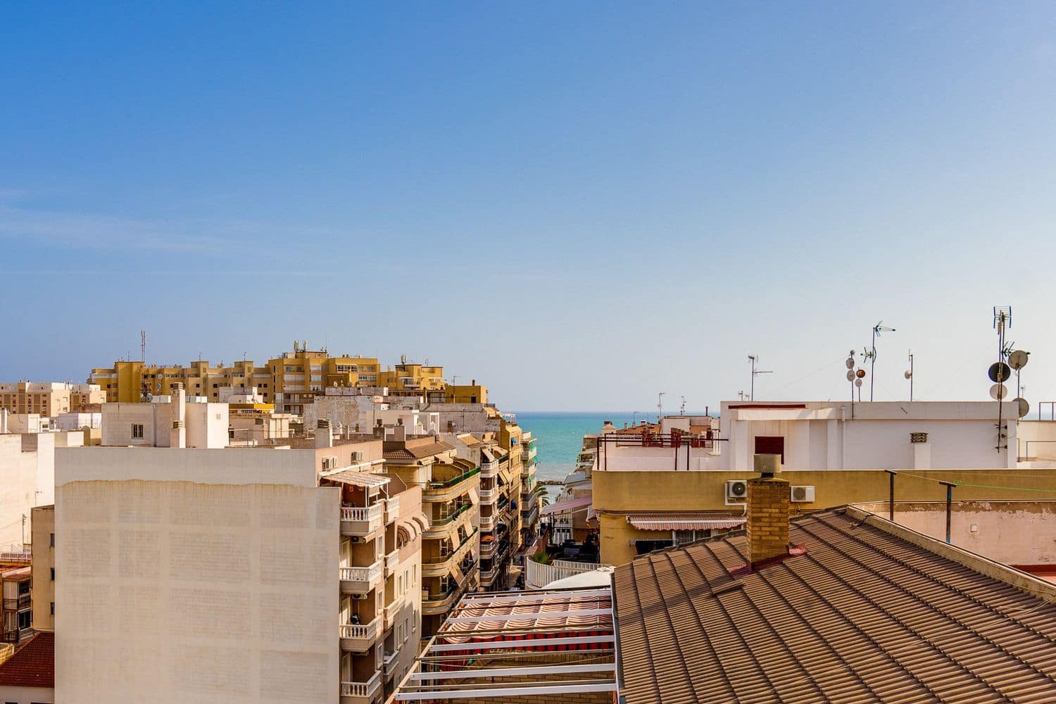 Apartamento para venda em Torrevieja com piscina garagem - 83 000 € (Ref: 9232108)