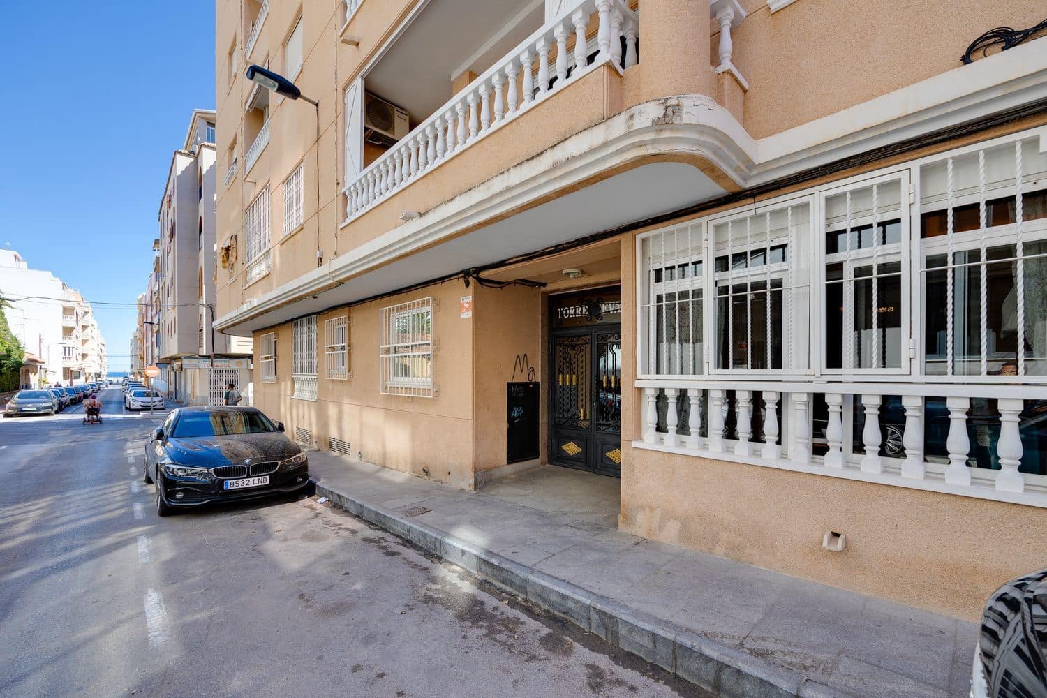 Apartamento para venda em Torrevieja com piscina garagem - 83 000 € (Ref: 9232108)