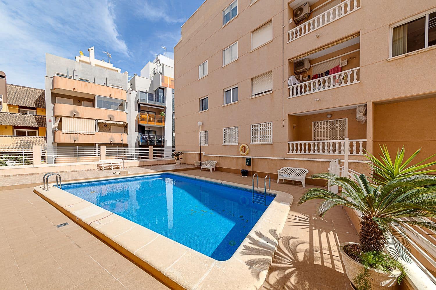 Apartamento para venda em Torrevieja com piscina garagem - 83 000 € (Ref: 9232108)