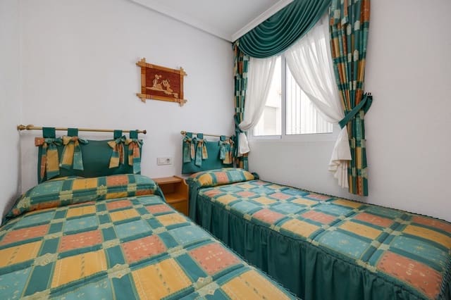2 makuuhuone Huoneisto myytävänä paikassa Las Piscinas Naturales, Torrevieja mukana 
autotalli - 145 000 € (Ref: 9232109)