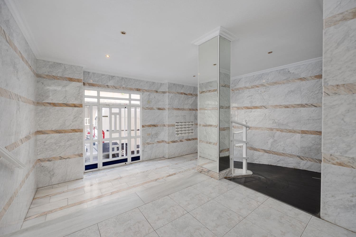 Apartamento de 2 habitaciones en Torrevieja en venta con garaje - 145.000 € (Ref: 9232109)