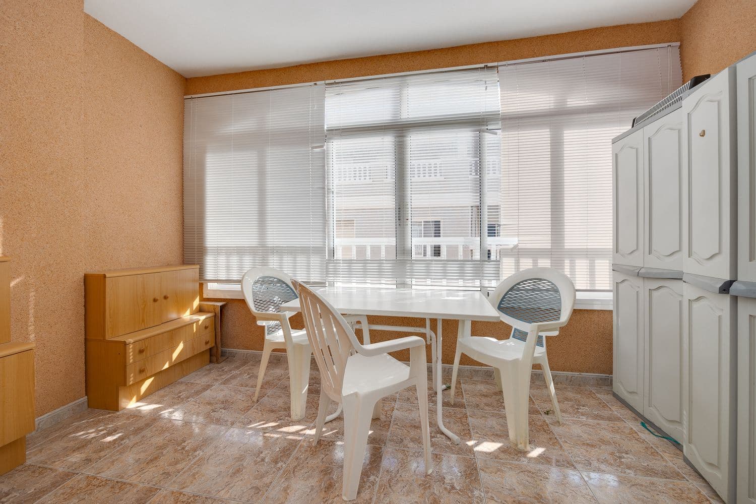 Apartamento de 2 habitaciones en Torrevieja en venta con garaje - 145.000 € (Ref: 9232109)