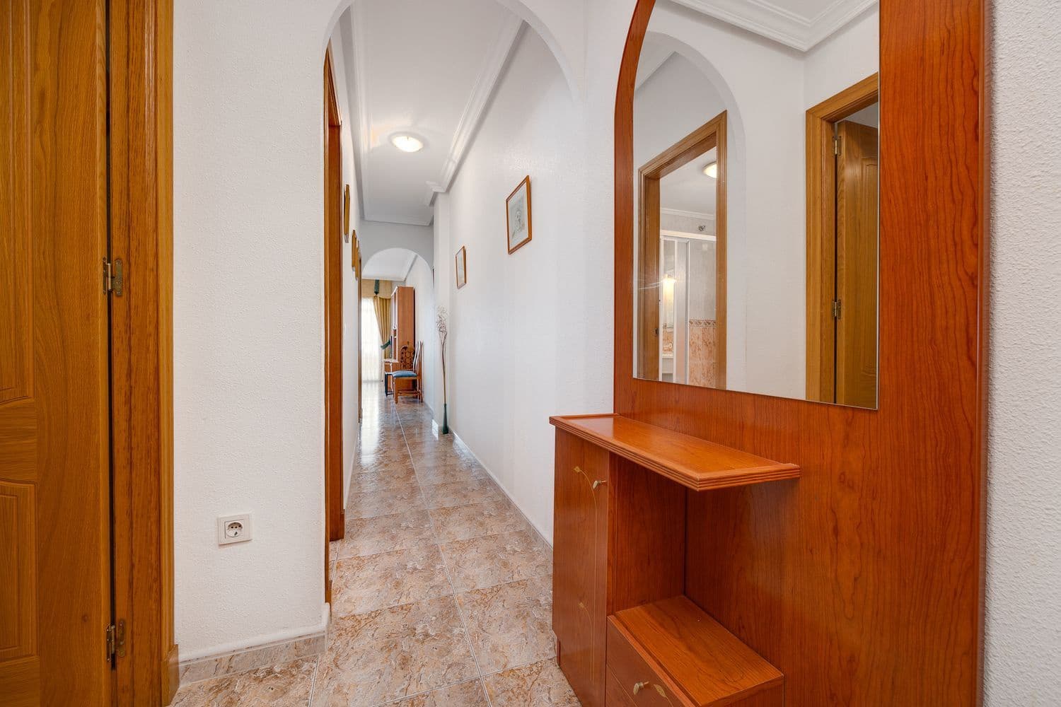 Apartamento de 2 habitaciones en Torrevieja en venta con garaje - 145.000 € (Ref: 9232109)