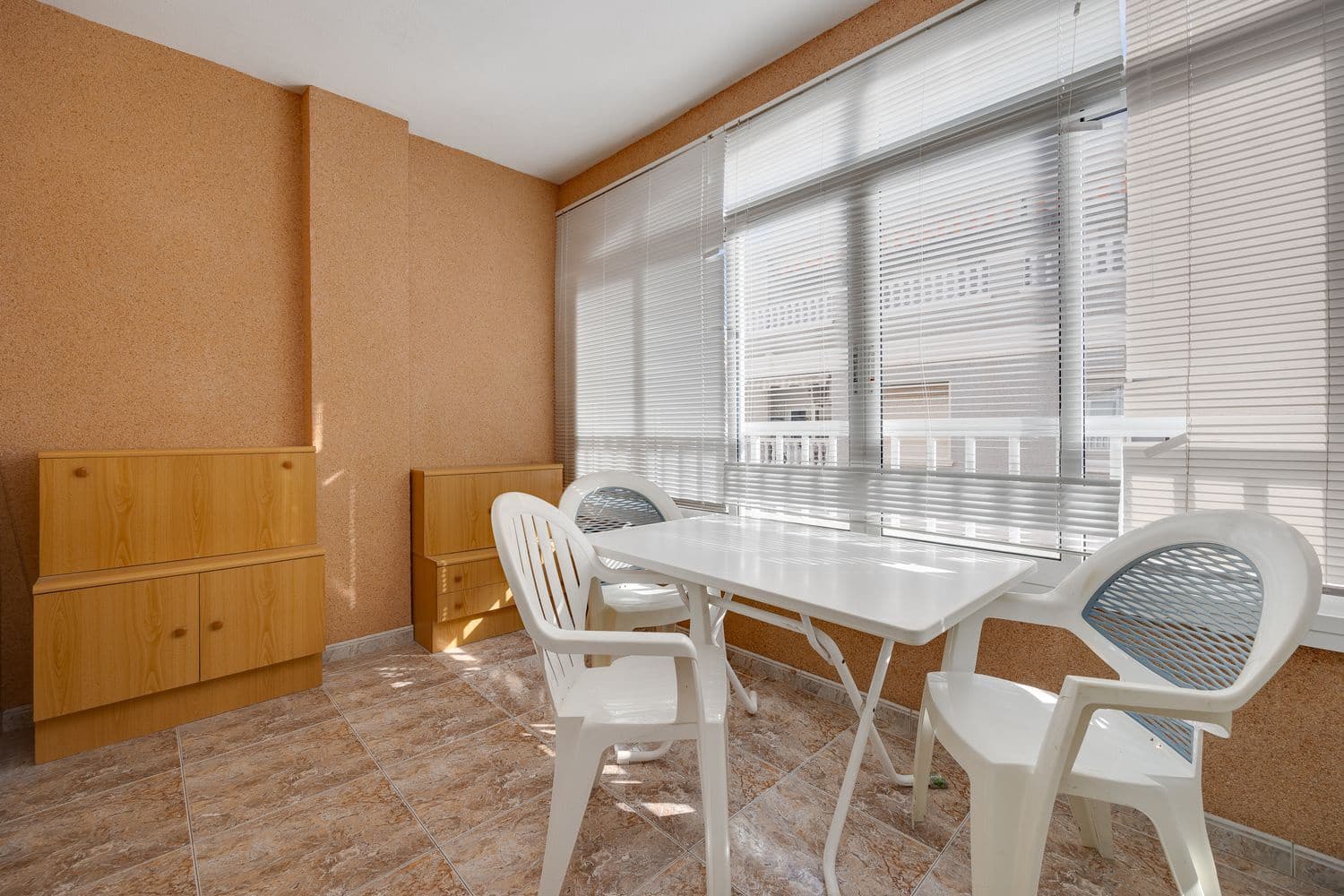 Apartamento de 2 habitaciones en Torrevieja en venta con garaje - 145.000 € (Ref: 9232109)