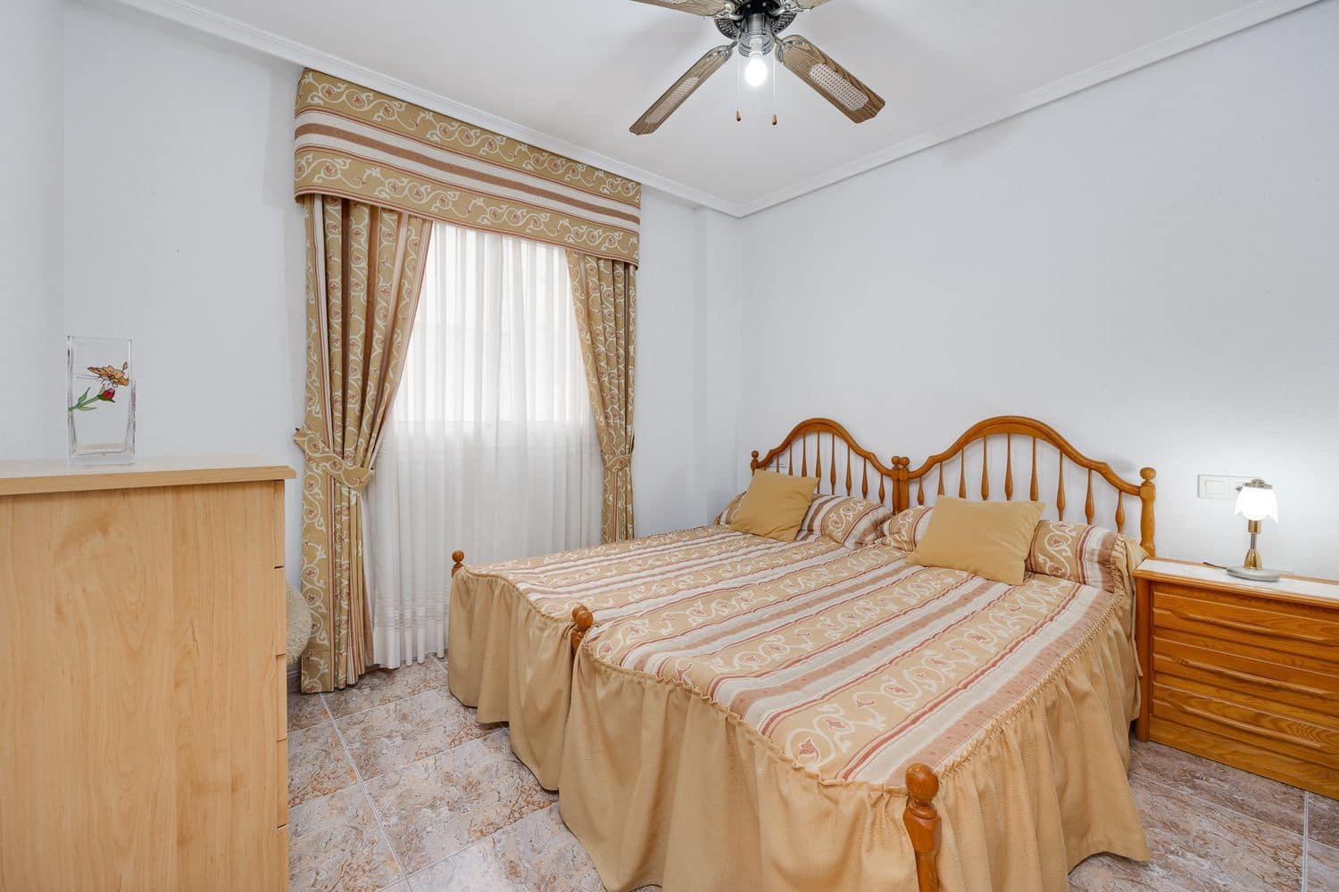 Apartamento de 2 habitaciones en Torrevieja en venta con garaje - 145.000 € (Ref: 9232109)