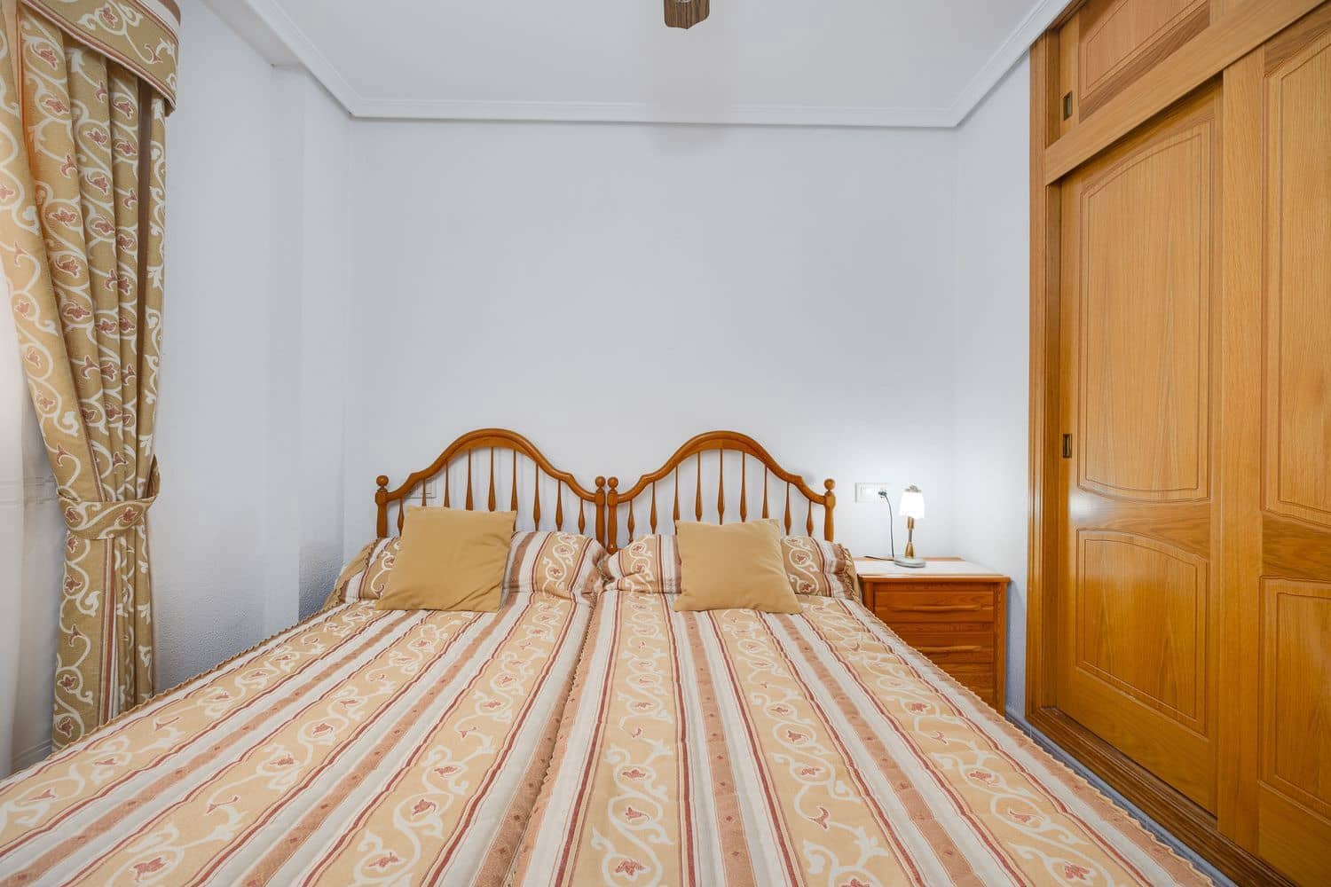 Apartamento de 2 habitaciones en Torrevieja en venta con garaje - 145.000 € (Ref: 9232109)