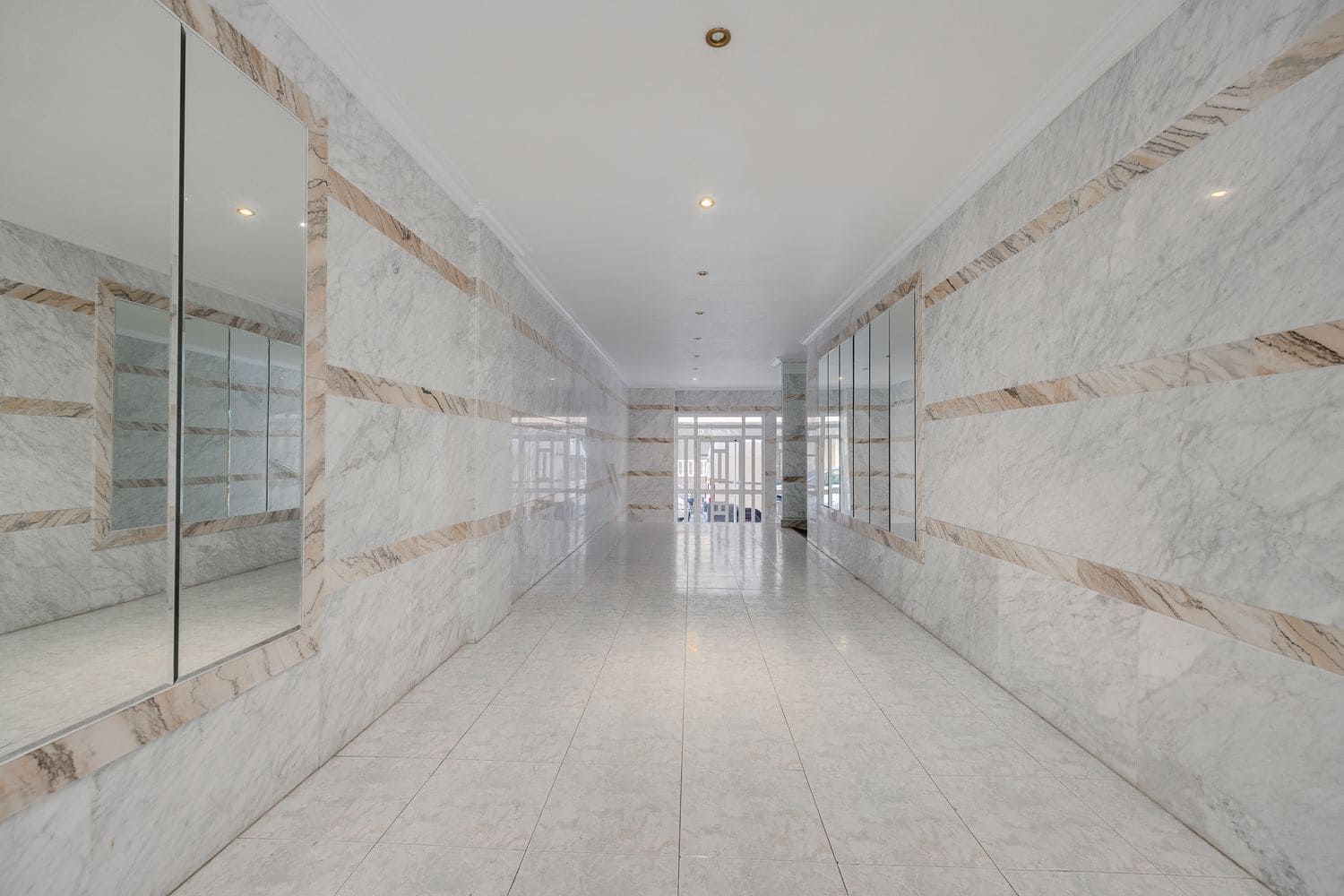 Apartamento de 2 habitaciones en Torrevieja en venta con garaje - 145.000 € (Ref: 9232109)